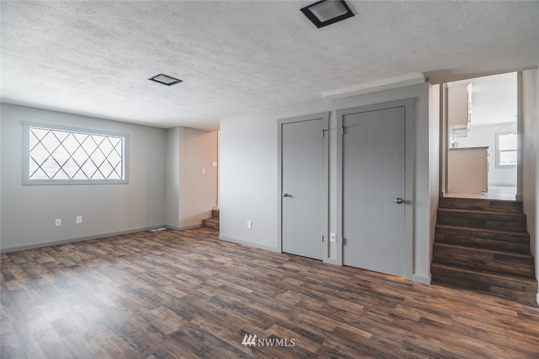 8037 Valley Road Northeast Moses Lake, WA 98837 - Photo 25 of 39 a view of an empty room with wooden floor and a window