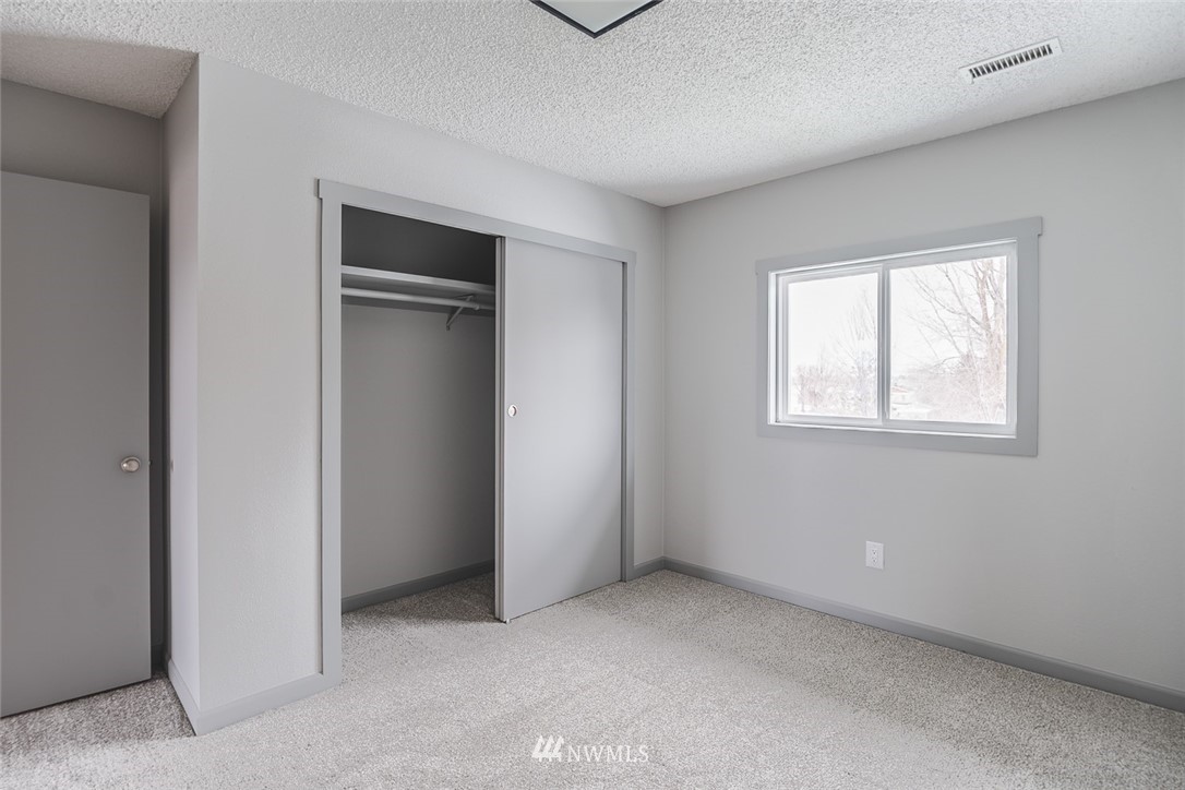 8037 Valley Road Northeast Moses Lake, WA 98837 - Photo 26 of 39 a view of an empty room with closet and a window