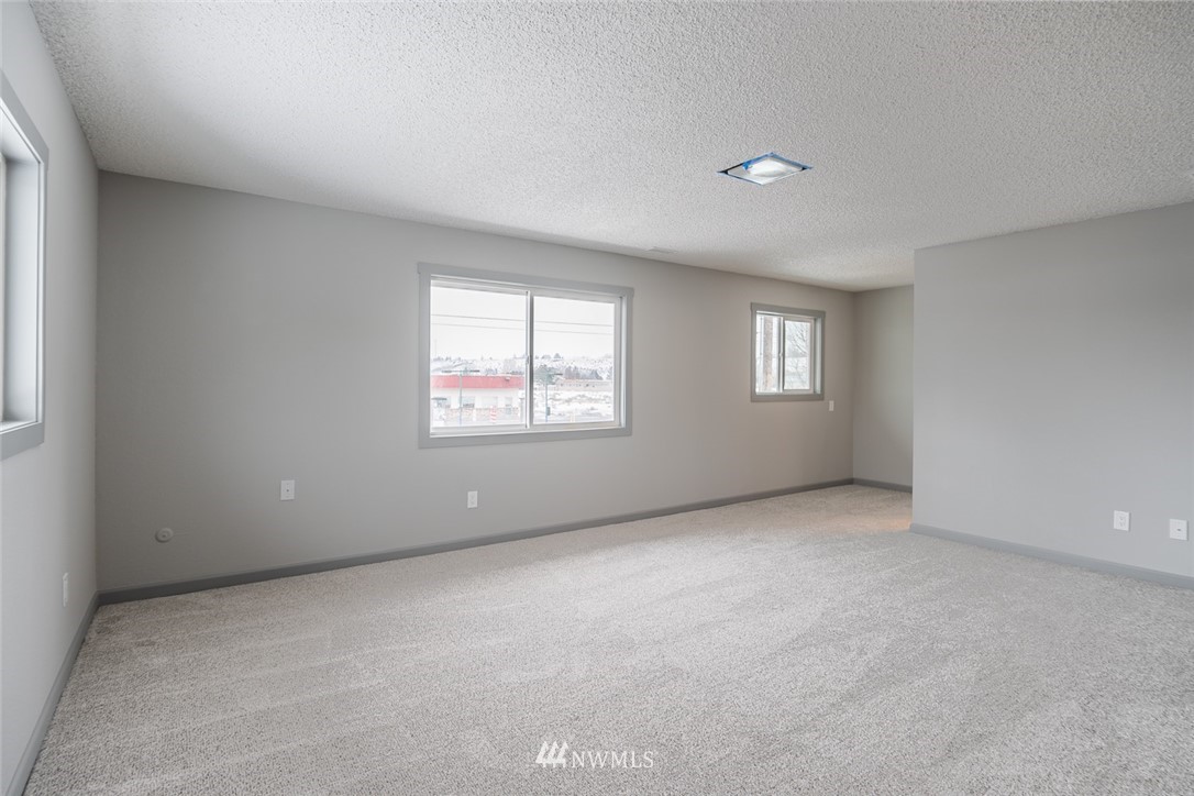 8037 Valley Road Northeast Moses Lake, WA 98837 - Photo 28 of 39 an empty room with windows