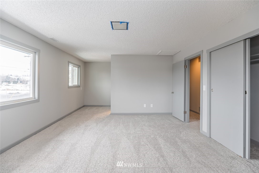 8037 Valley Road Northeast Moses Lake, WA 98837 - Photo 29 of 39 a view of an empty room with a window