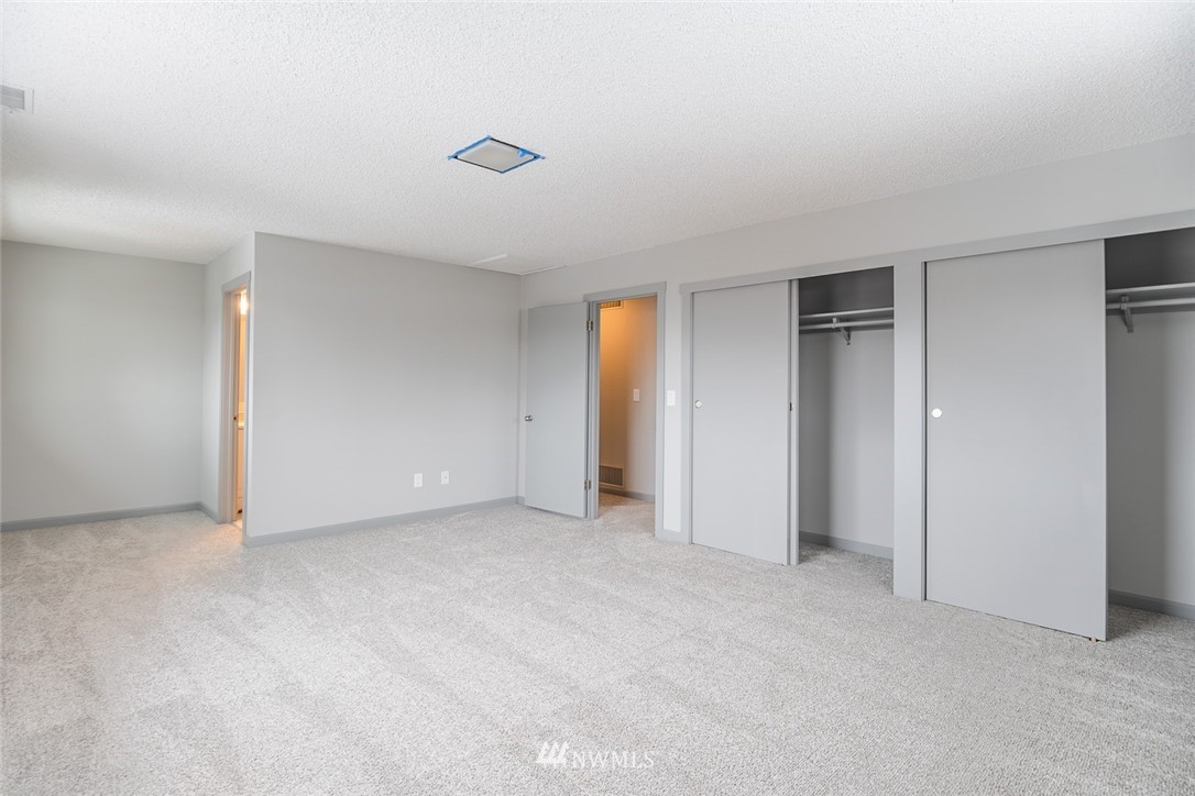 8037 Valley Road Northeast Moses Lake, WA 98837 - Photo 30 of 39 an empty room with an entryway