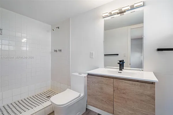 $1,875 | 15205 Northeast 6th Avenue, Unit D305, Miami, FL 33162