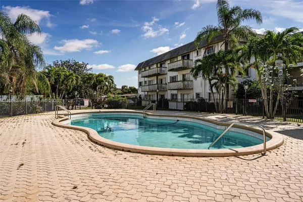 $1,875 | 15205 Northeast 6th Avenue, Unit D305, Miami, FL 33162