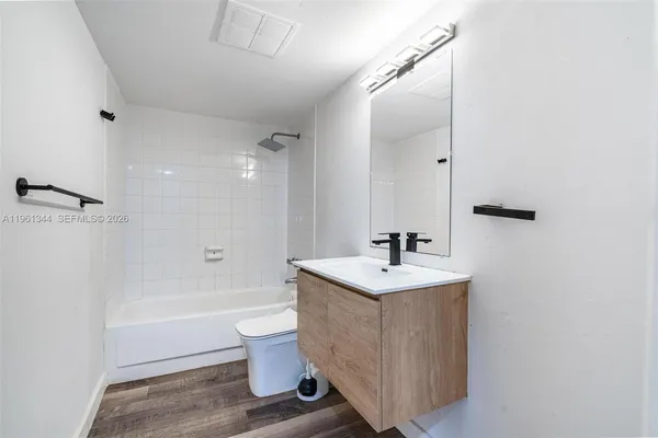 $1,875 | 15205 Northeast 6th Avenue, Unit D305, Miami, FL 33162