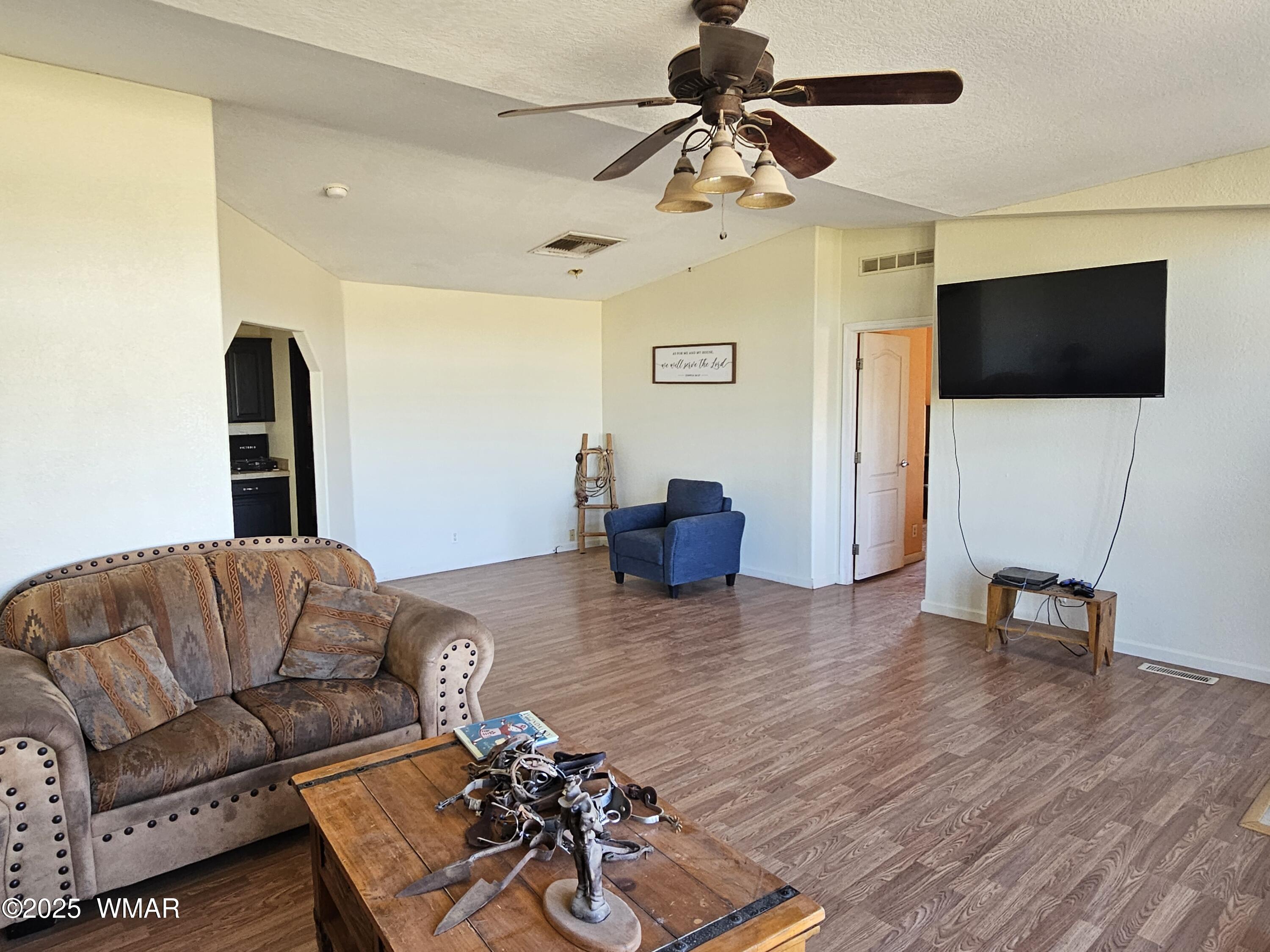 25550 North Big Springs Ranch Road Paulden, AZ 86334 - Photo 8 of 44 Living Room