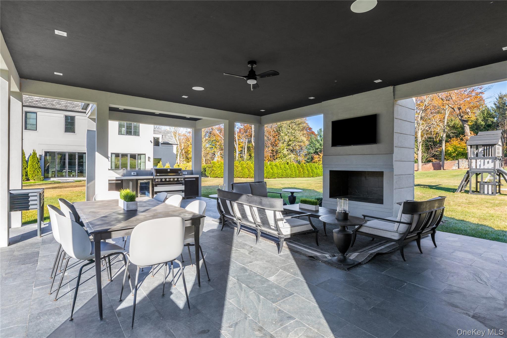 199 Lattingtown Road Locust Valley, NY 11560 - Photo 40 of 41