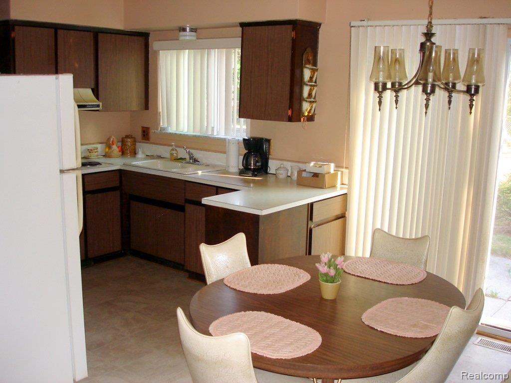 13158 Common Road Warren, MI 48088 - Photo 10 of 20 DSC06224
