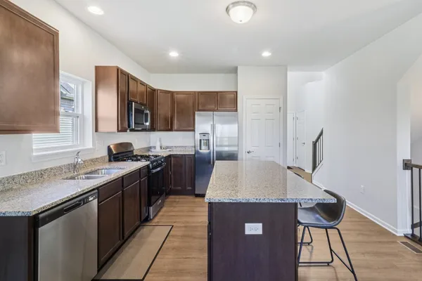 $412,500 | 335 North Aspen Drive, Cortland, IL 60112