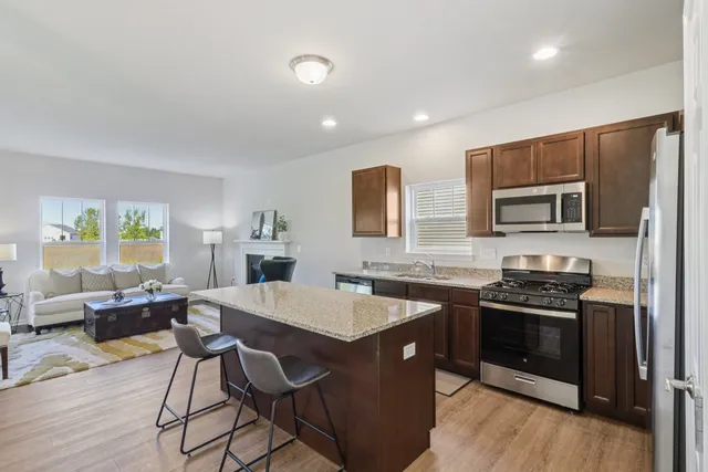 $424,500 | 335 North Aspen Drive, Cortland, IL 60112