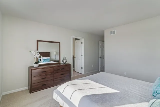 $424,500 | 335 North Aspen Drive, Cortland, IL 60112