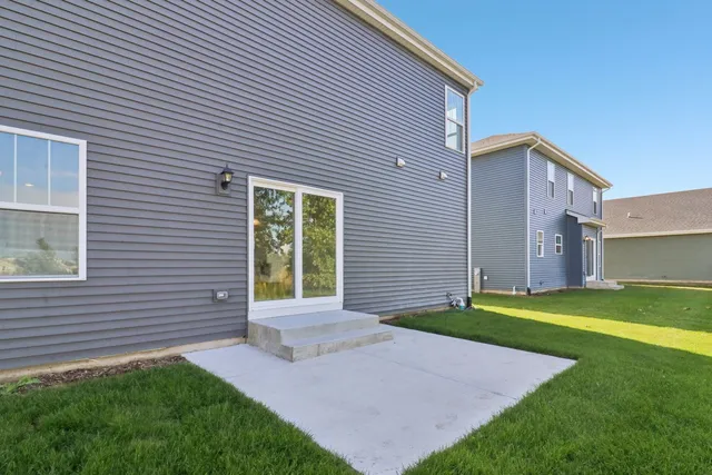 $424,500 | 335 North Aspen Drive, Cortland, IL 60112