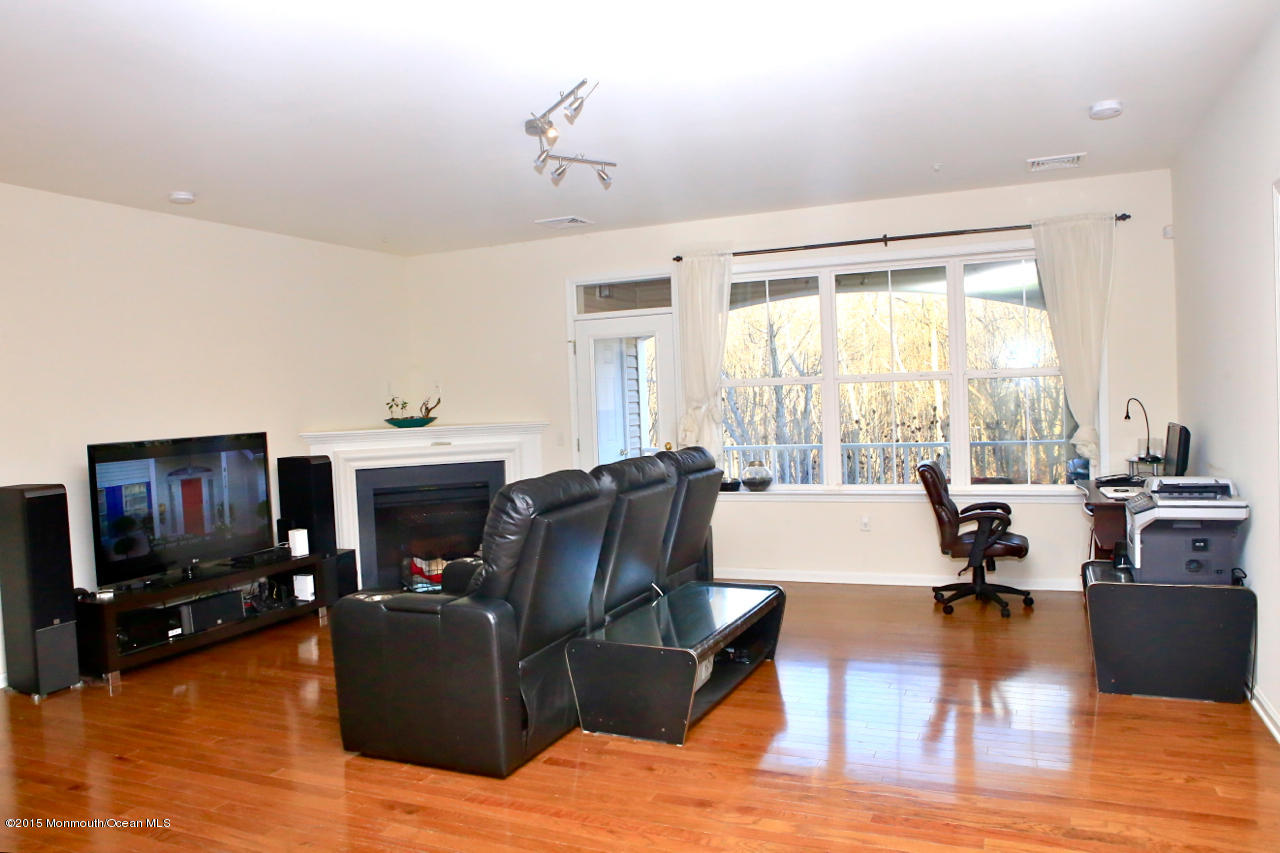 416 Sloan Court Matawan, NJ 07747 - Photo 9 of 22 LIVING ROOM