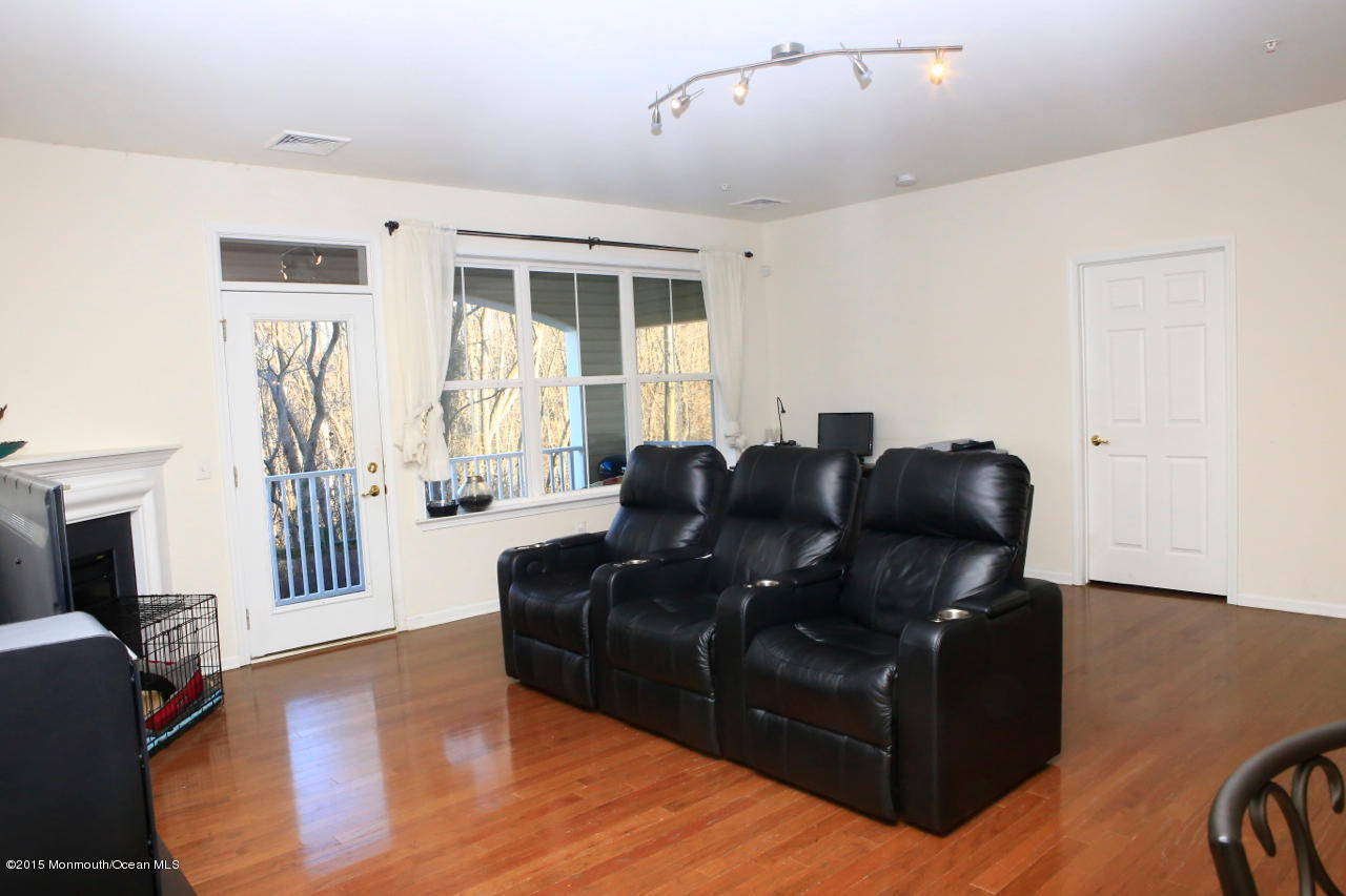 416 Sloan Court Matawan, NJ 07747 - Photo 10 of 22 LIVING ROOM