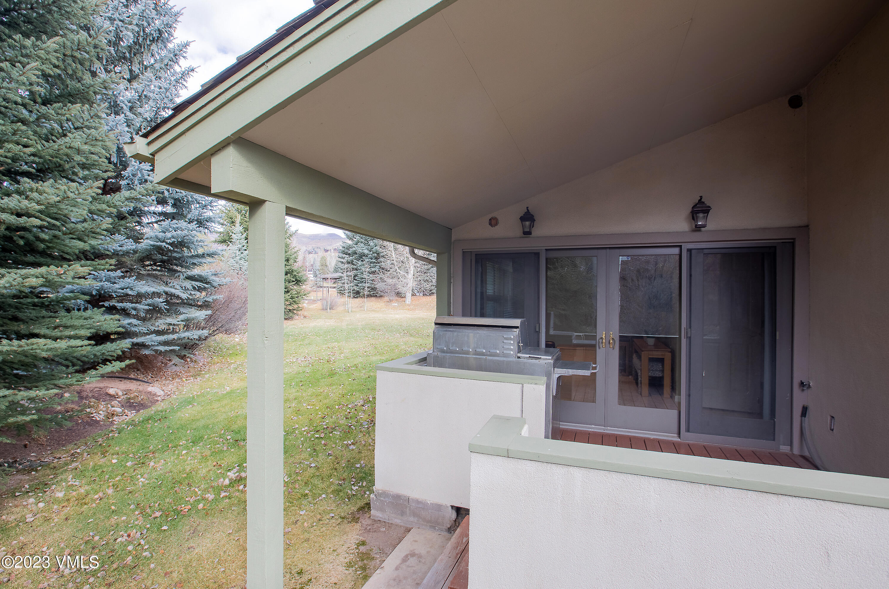 10 Stetson Drive, Unit A Edwards, CO 81632 - Photo 13 of 26 a front view of a house with garden