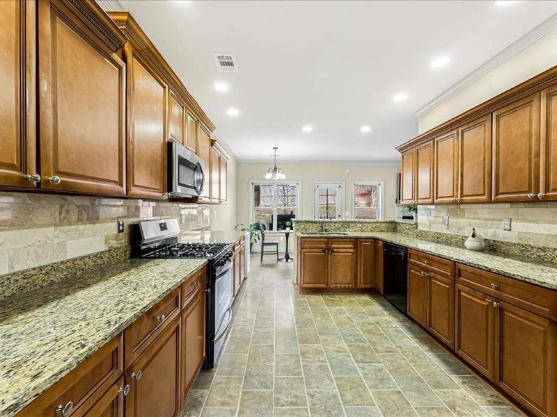 2322 Chance Lane Grayson, GA 30017 - Photo 8 of 37
