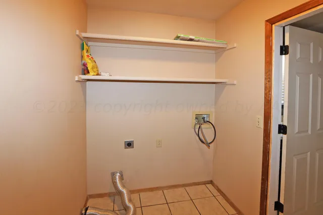 a view of entryway with a front door