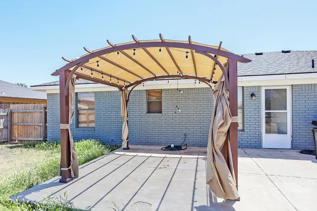 a house view with a backyard space