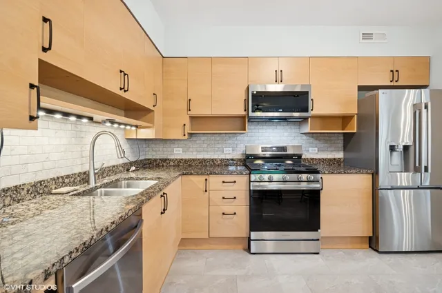 $457,750 | 911 Busse Highway, Unit 302, Park Ridge, IL 60068