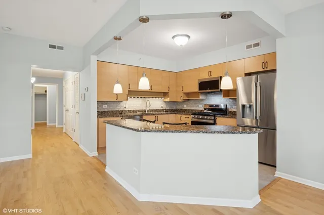 $457,750 | 911 Busse Highway, Unit 302, Park Ridge, IL 60068