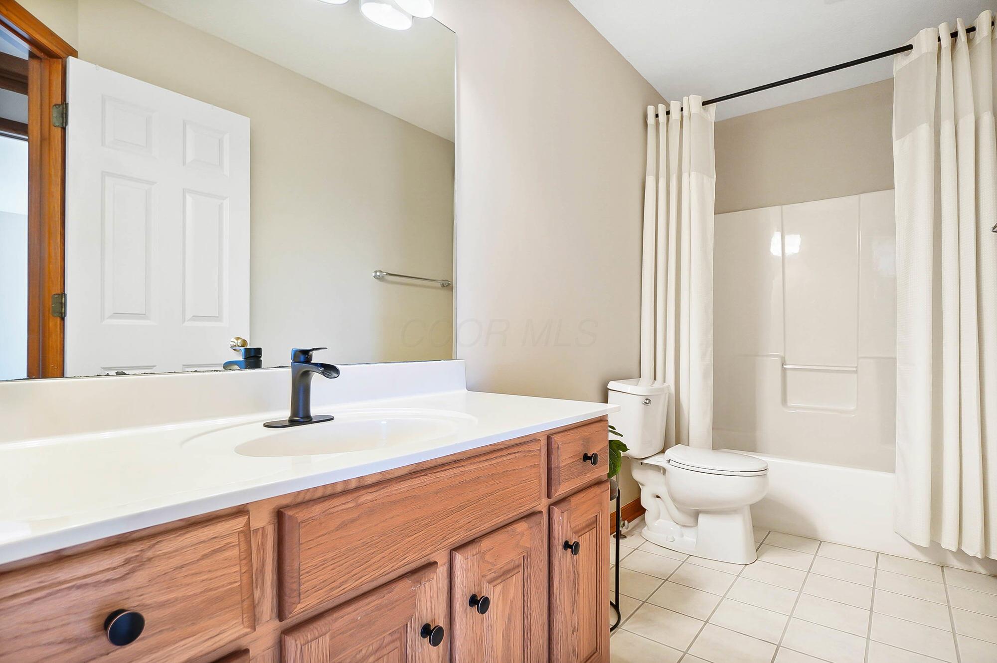 8591 Spring Flower Road Pickerington, OH 43147 - Photo 50 of 84 Guest Bath