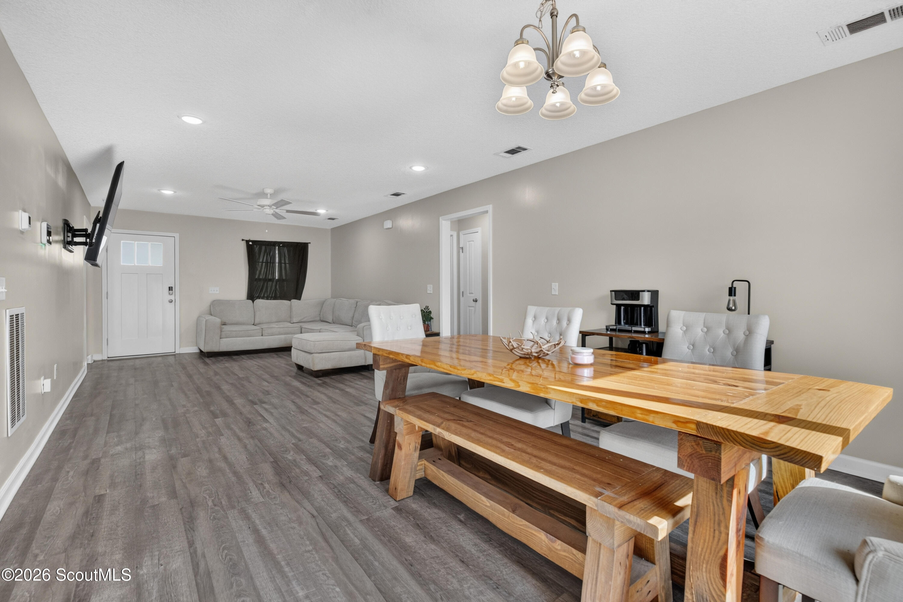 1032 Spring Grove Road Jesup, GA 31545 - Photo 5 of 28 Dining area & Great room view