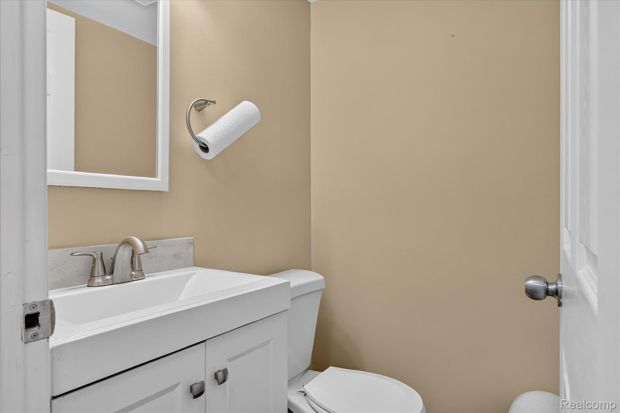 32600 Hoover Road, Unit 81 Warren, MI 48093 - Photo 13 of 25 Convenient Main Floor Half Bath