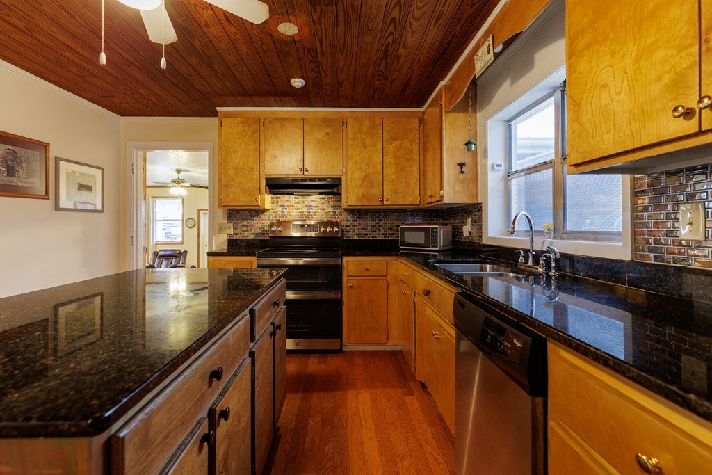 998 Fellowship Road Hahira, GA 31632 - Photo 9 of 79 Gallery Image 9