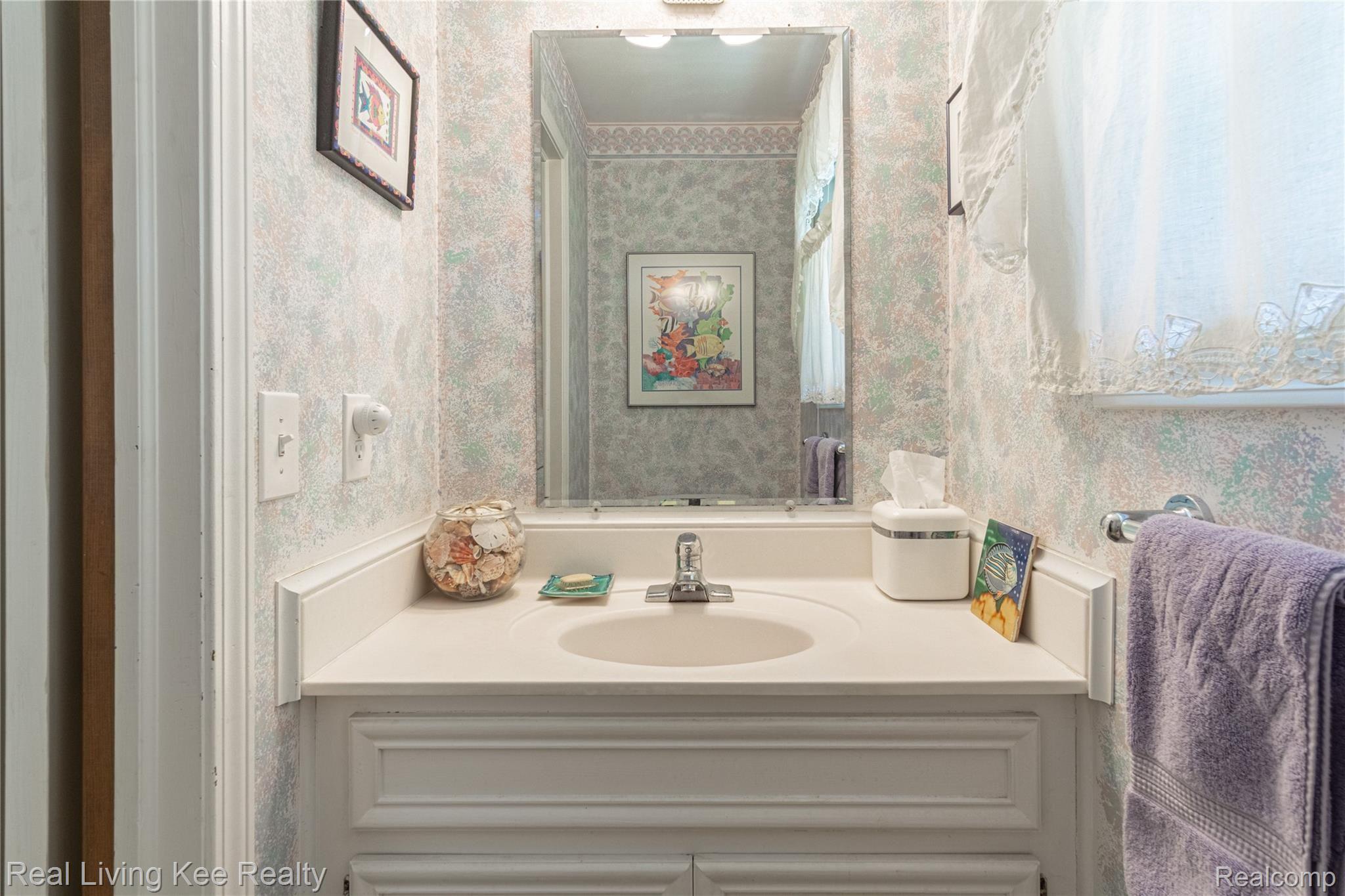 2155 Wayward Drive Rochester, MI 48309 - Photo 18 of 38 Half bath is near the family room and off the mud room.