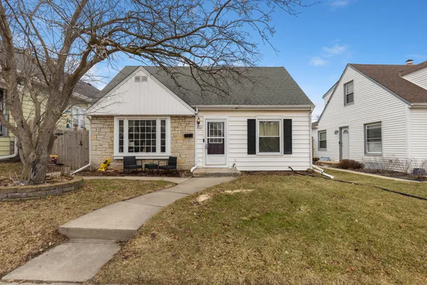 $260,000 | 2331 South 61st Street, West Allis, WI 53219