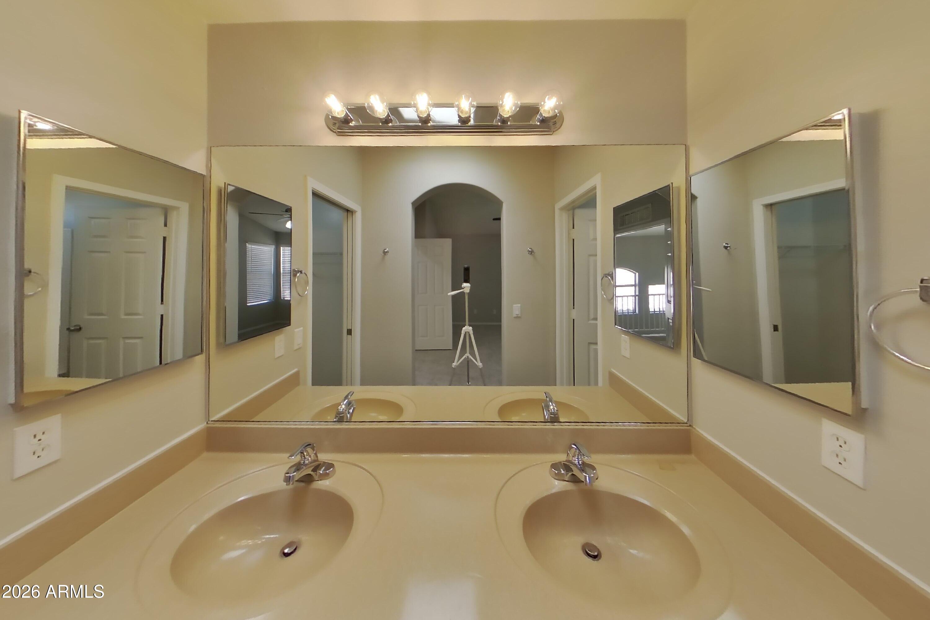 10508 West Coronado Road Avondale, AZ 85392 - Photo 8 of 16 7_Image_QlJSajRXDs