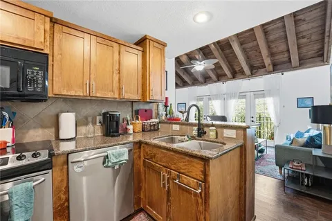 $250,000 | 1111 West 46th Street, Unit 32, Kansas City, MO 64112