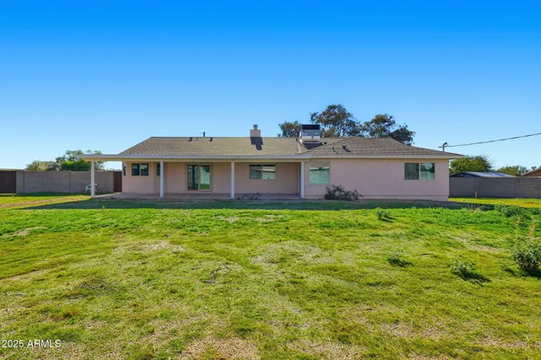 a view of a house with a backyard