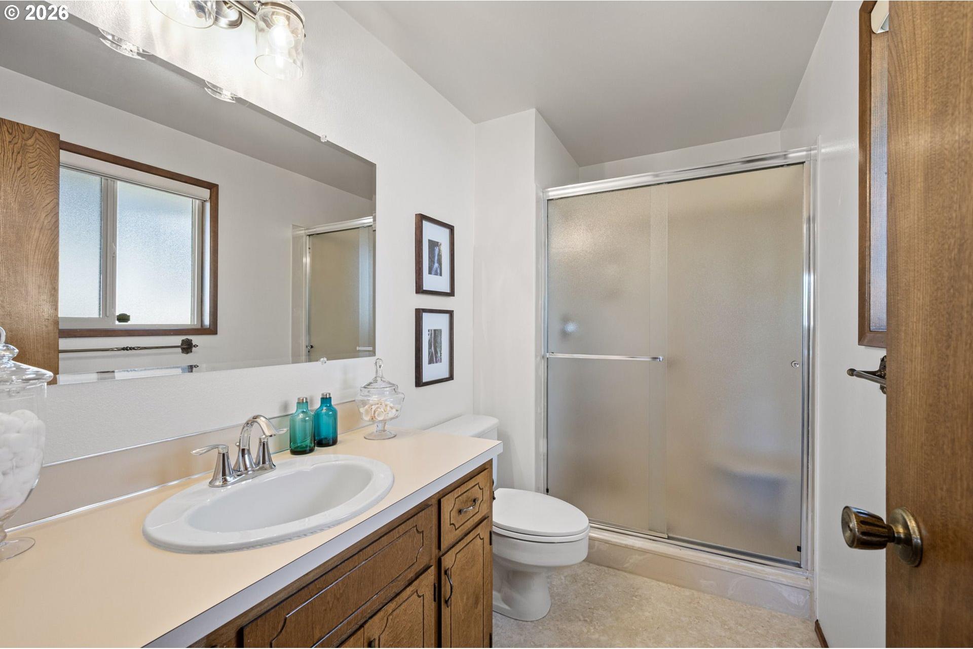 2184 Loch Drive Springfield, OR 97477 - Photo 35 of 47 Bathroom, Attached