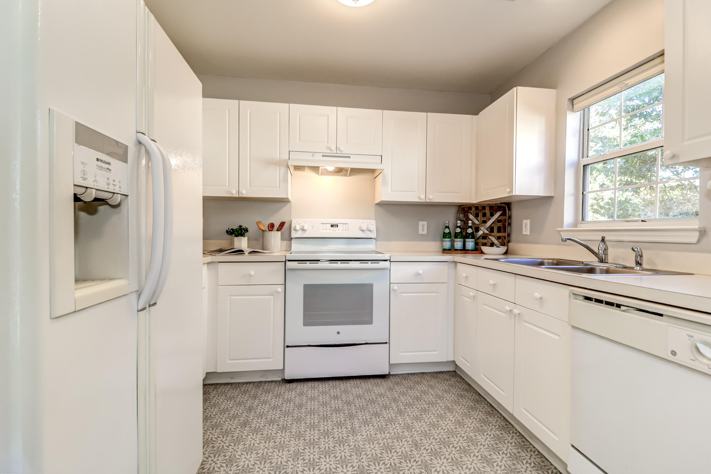 514 Carters Grove Road Charleston, SC 29414 - Photo 14 of 49 514 Carters (16)
