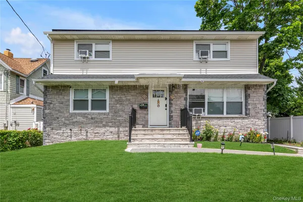 $899,000 | 1701 Lexington Avenue, Merrick, NY 11566