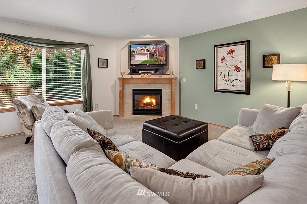 338 Zillah Place Southeast Renton, WA 98059 - Photo 3 of 20 Gallery Image 3