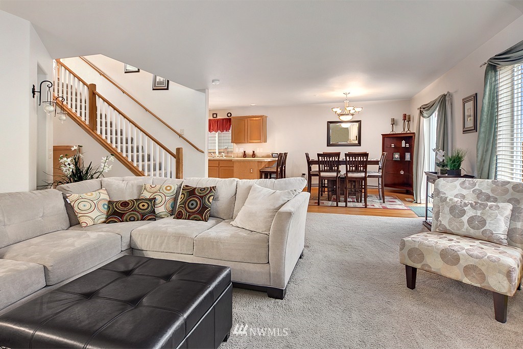 338 Zillah Place Southeast Renton, WA 98059 - Photo 5 of 20 Gallery Image 5