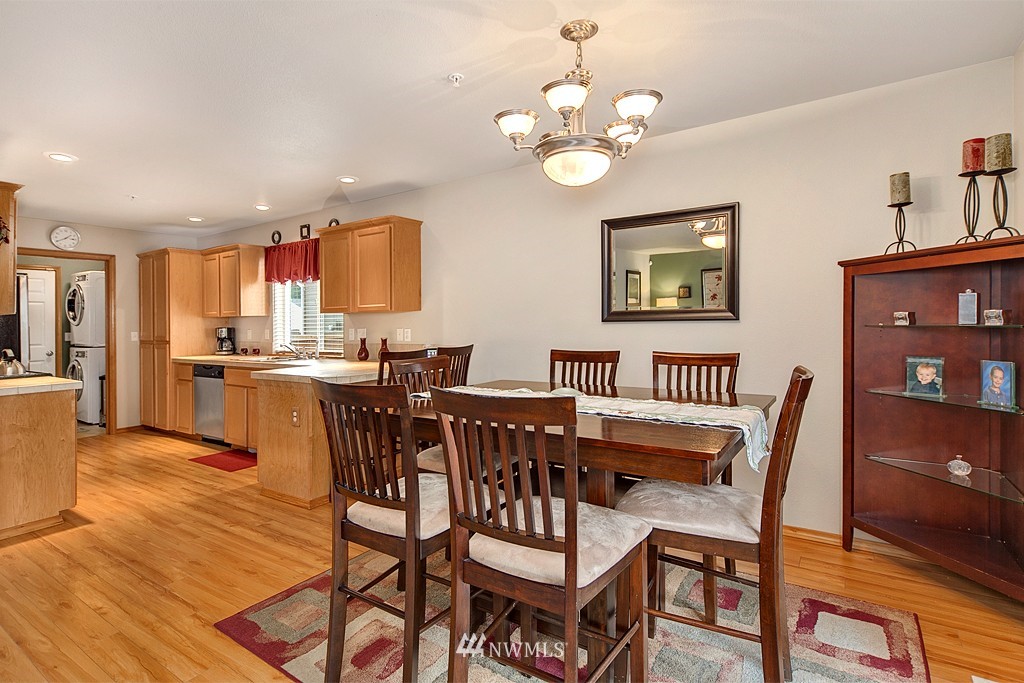 338 Zillah Place Southeast Renton, WA 98059 - Photo 7 of 20 Gallery Image 7