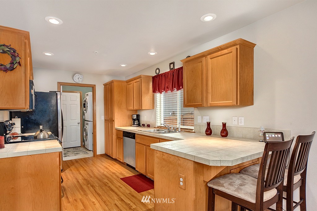 338 Zillah Place Southeast Renton, WA 98059 - Photo 8 of 20 Gallery Image 8