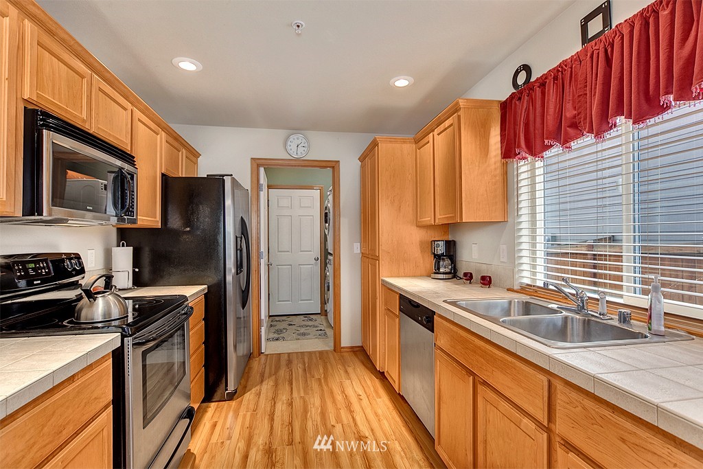 338 Zillah Place Southeast Renton, WA 98059 - Photo 9 of 20 Gallery Image 9