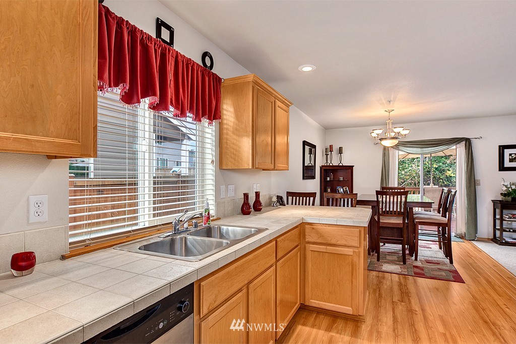338 Zillah Place Southeast Renton, WA 98059 - Photo 10 of 20 Gallery Image 10