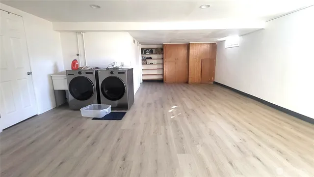 a view of a storage & utility room with washer and dryer