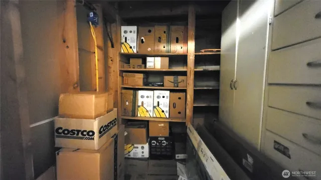 a view of walk in closet