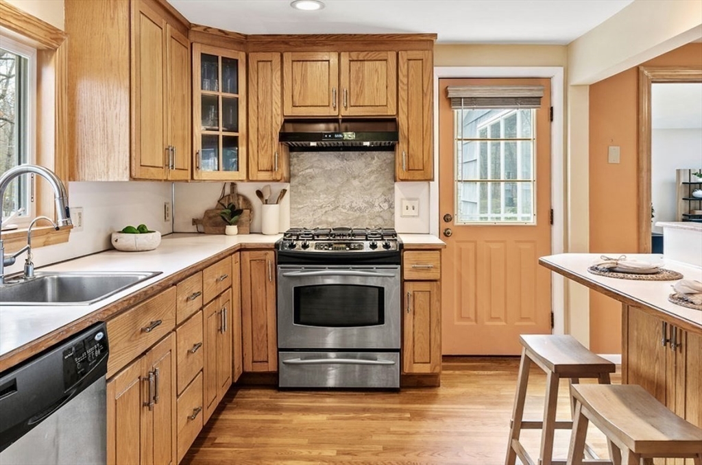 73 Deerfield Road Sharon, MA 02067 - Photo 7 of 29