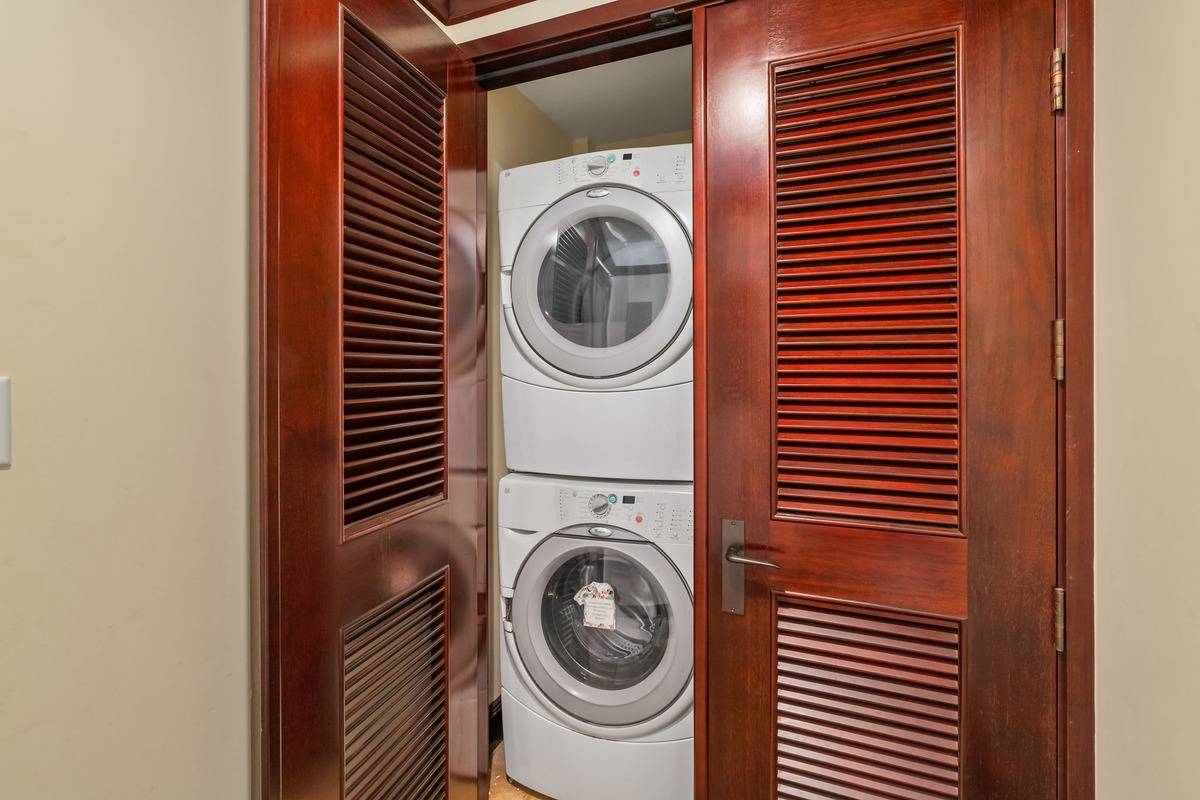 4-820 Kuhio Highway, Unit E103 Kapaa, HI 96746 - Photo 16 of 24 a utility room with dryer and washer