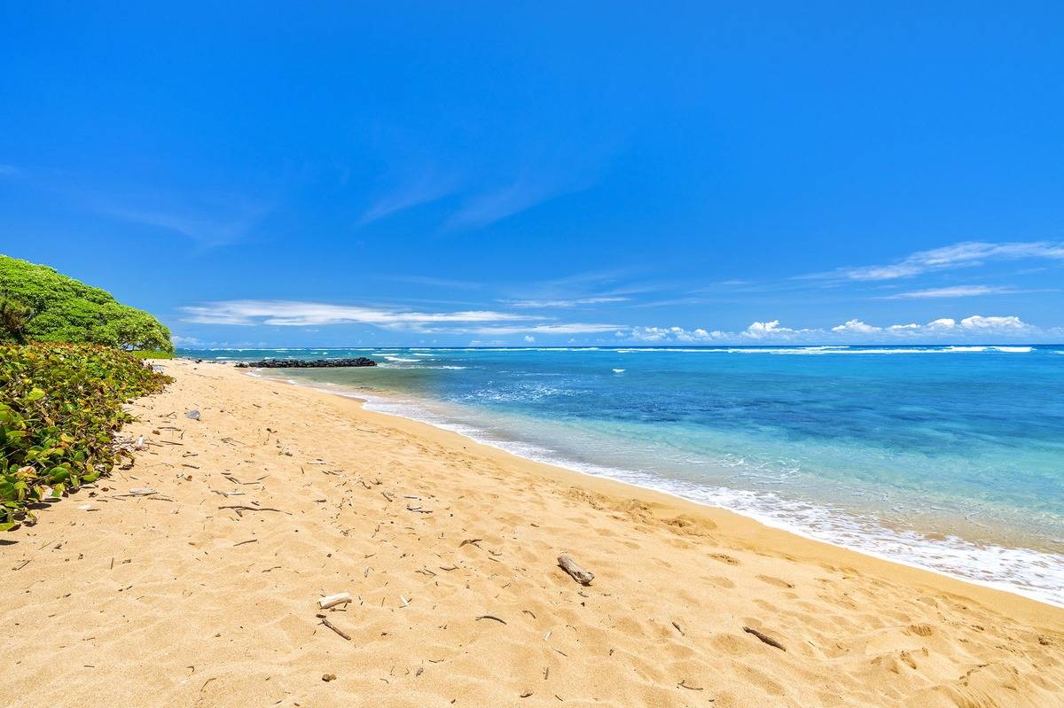 4-820 Kuhio Highway, Unit E103 Kapaa, HI 96746 - Photo 23 of 24 a view of an ocean and beach