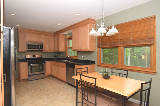 29 Rugby Road Lake Zurich, IL 60047 - Photo 12 of 24