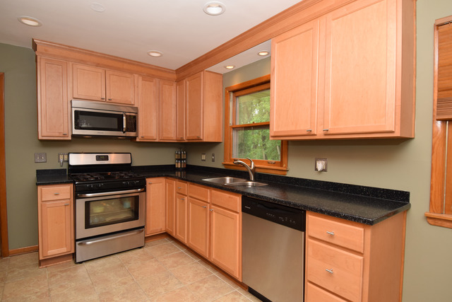 29 Rugby Road Lake Zurich, IL 60047 - Photo 13 of 24
