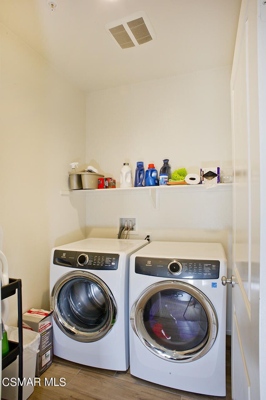 165 Stonegate Road Camarillo, CA 93010 - Photo 18 of 33 a utility room with dryer and washer