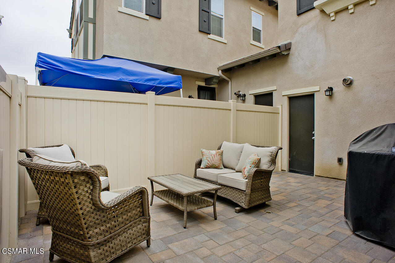 165 Stonegate Road Camarillo, CA 93010 - Photo 26 of 33 a bench sitting in middle of a building